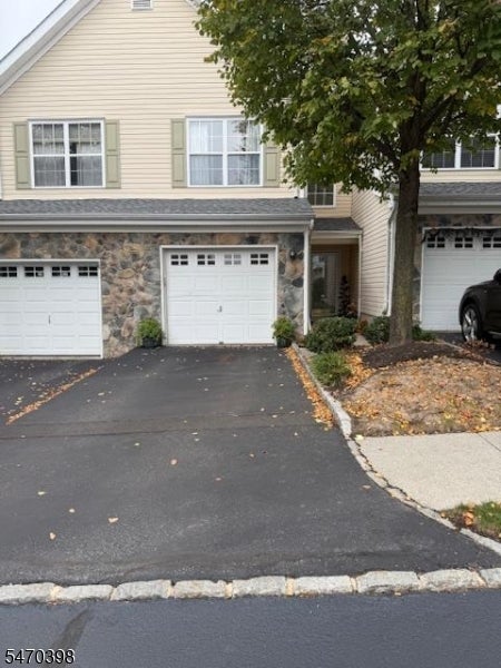 65 Mountainside Dr