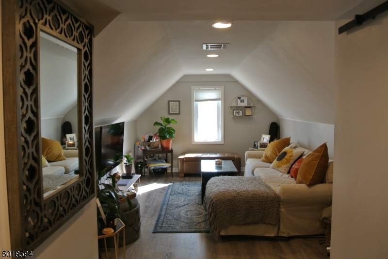 11 Delaware Pl 3