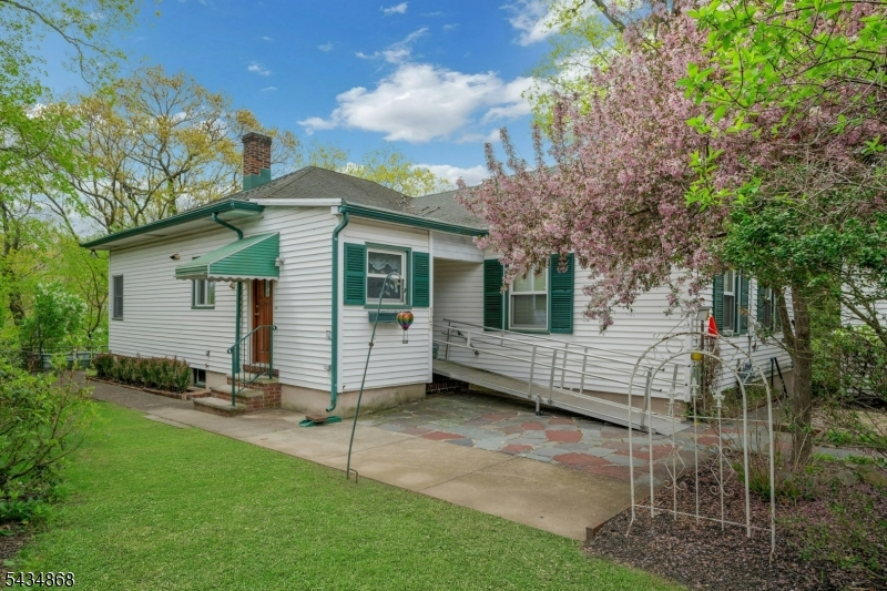 123 Reservoir Dr