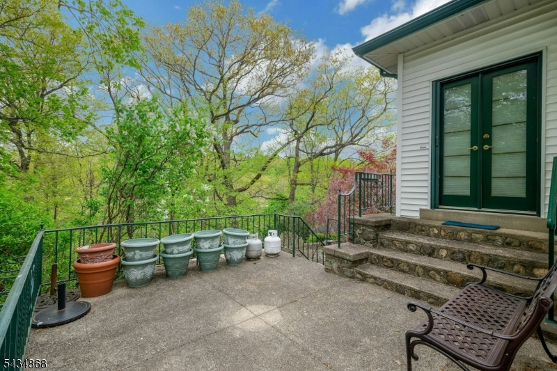 123 Reservoir Dr