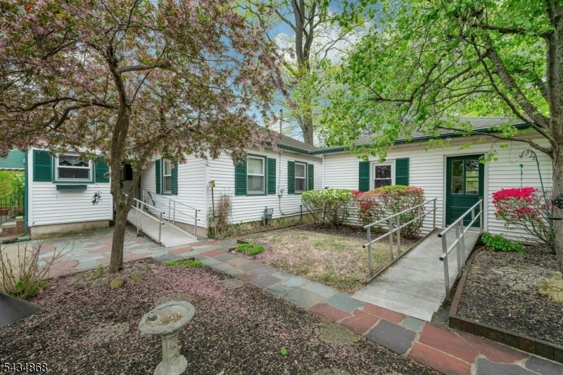 123 Reservoir Dr