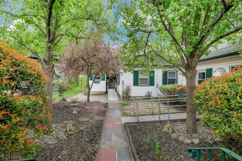 123 Reservoir Dr