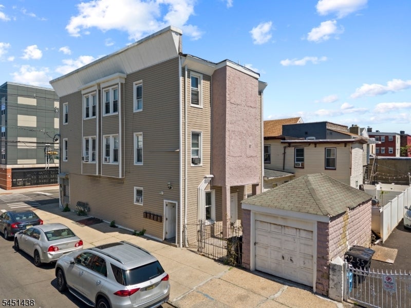 201 3rd St