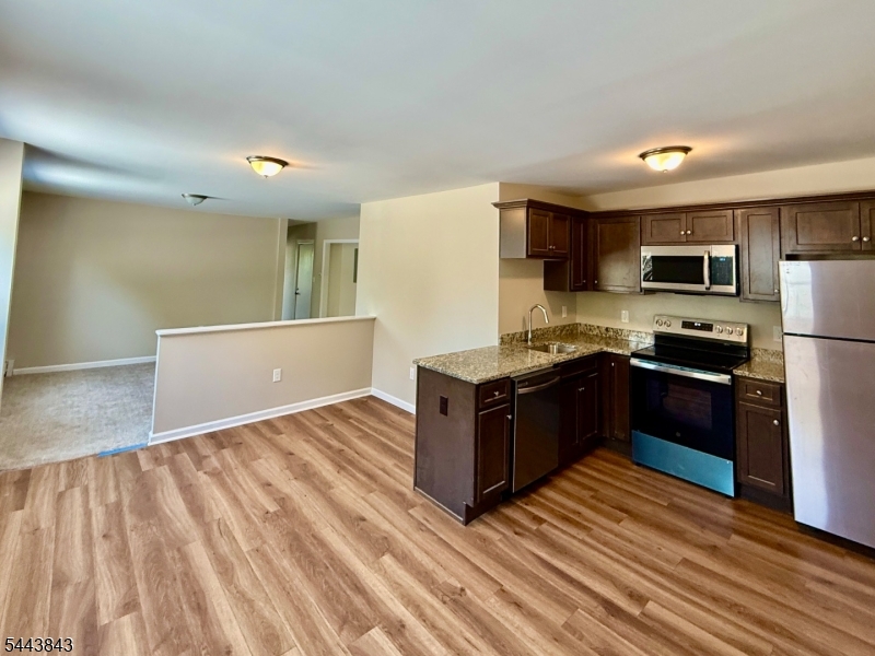 175 E Main St