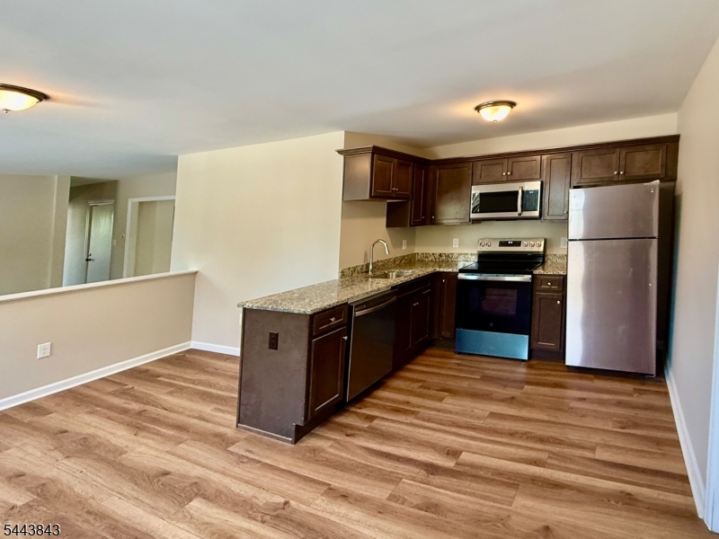175 E Main St