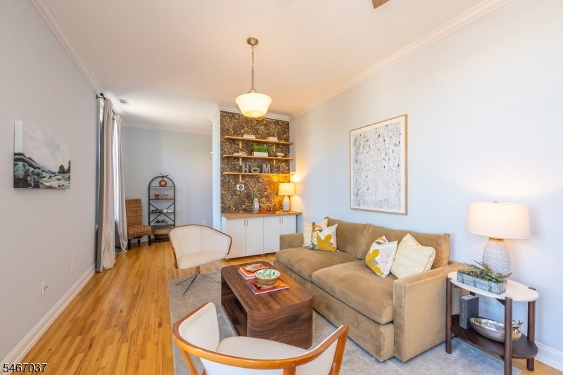 295 Bloomfield Ave 7