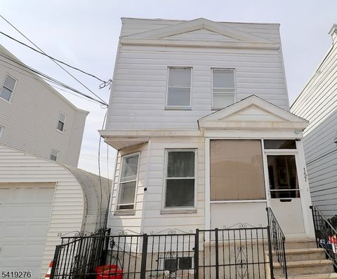 157 Brill St Newark City NJ 07105