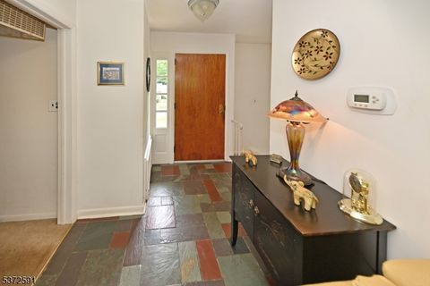 16 Butternut Ave Midland Park Boro NJ 07432