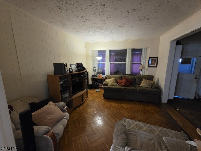 90 Midland Ave