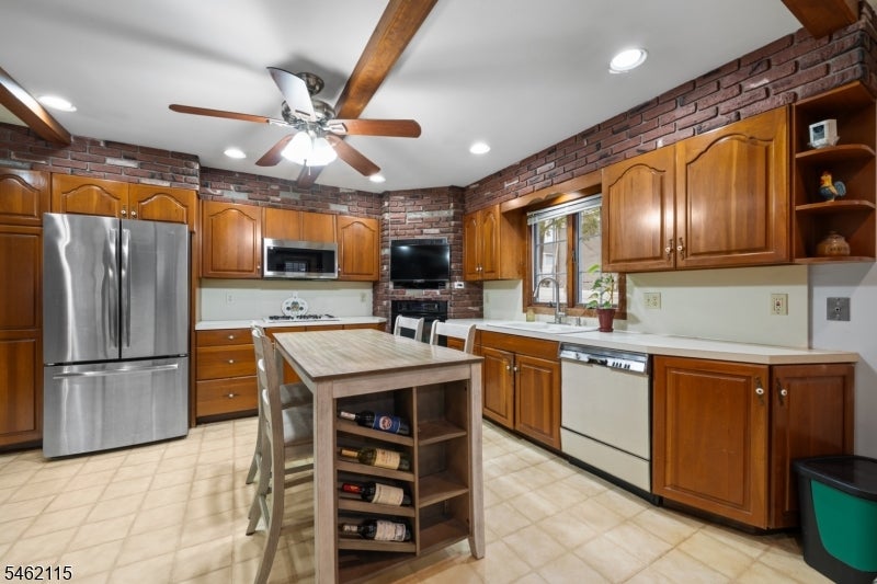 224 Luddington Ave