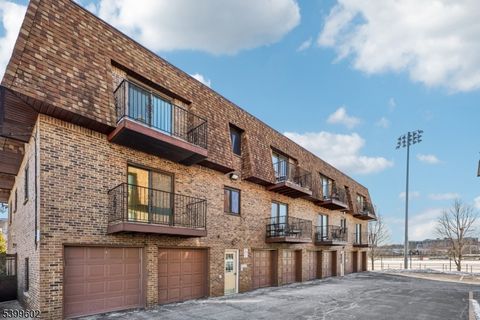 825 Riverside Ave 14B Lyndhurst Twp. NJ 07071