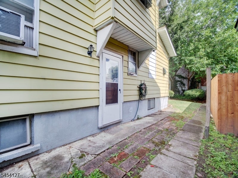 8 Whitman Ave