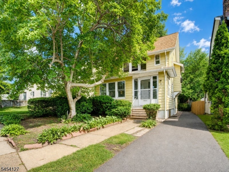 8 Whitman Ave