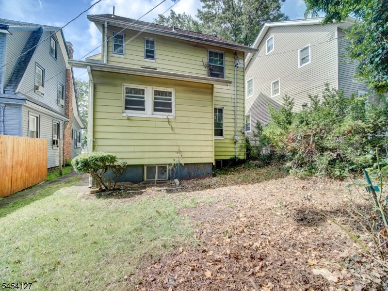 8 Whitman Ave