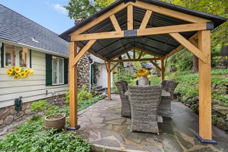 146 Hillside Rd