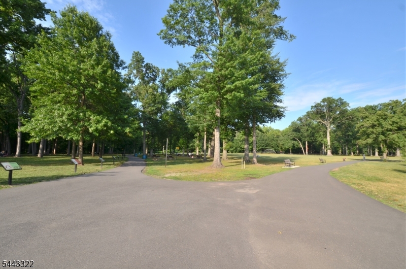 10 Shawnee Rd