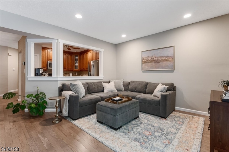 2103 Park Pl