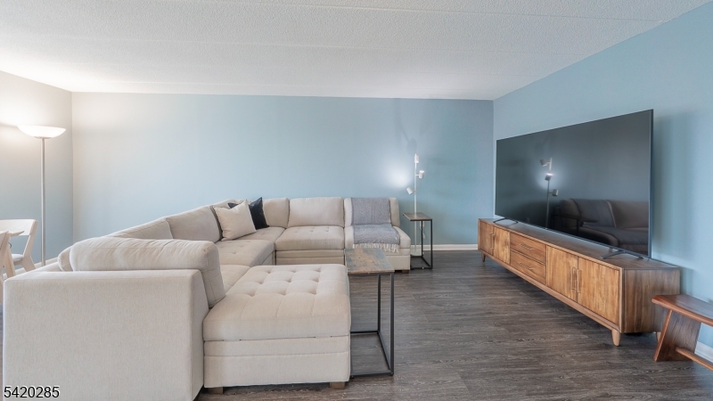 190 MORRIS AVENUE 3B