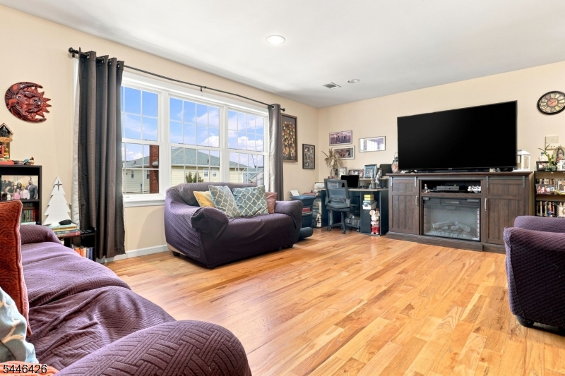 372 Nelson Ave