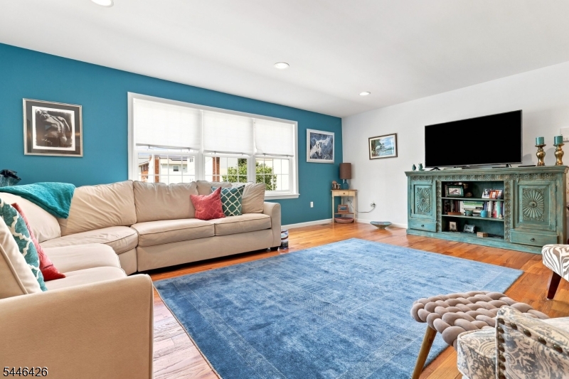 372 Nelson Ave