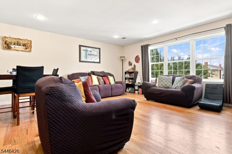 372 Nelson Ave