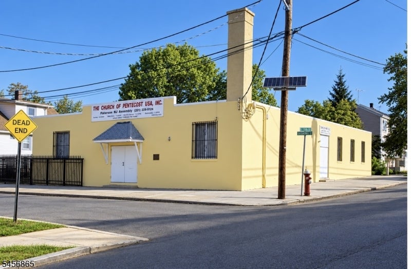 85 Sassafras St
