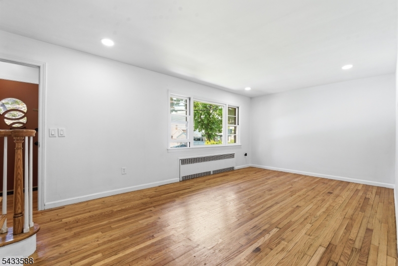 34 Rowland Ave