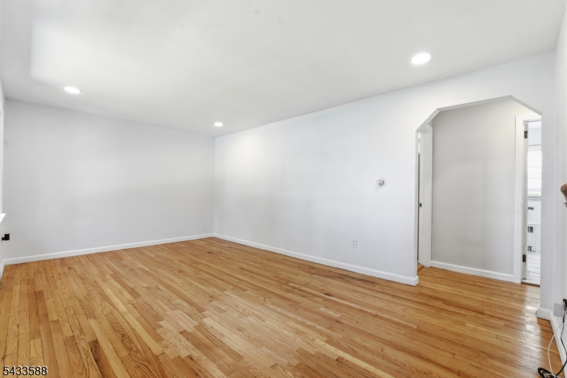 34 Rowland Ave