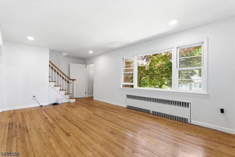 34 Rowland Ave