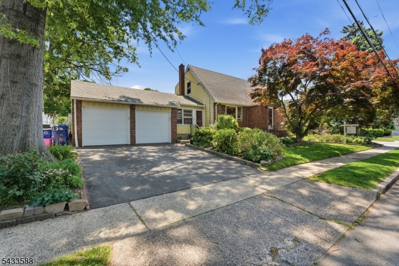 34 Rowland Ave