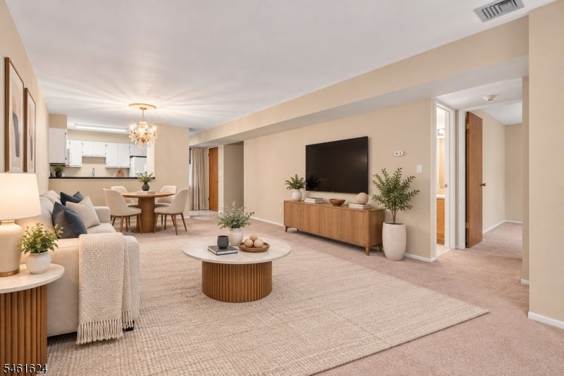 19 Plauderville Ave 208