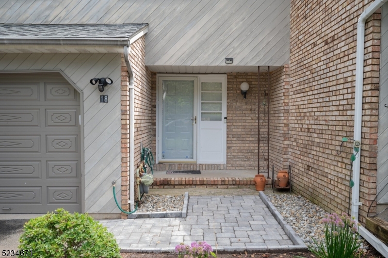 18 Guilford Ct