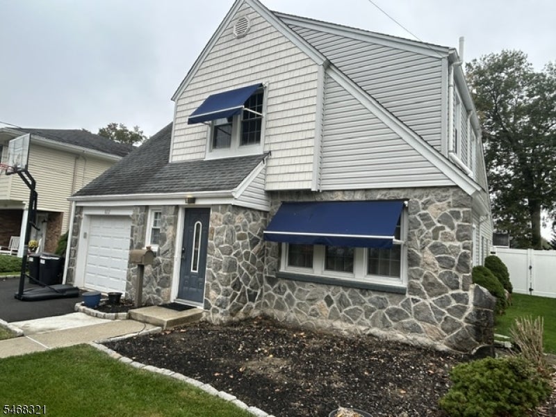 822 Ramapo Ave