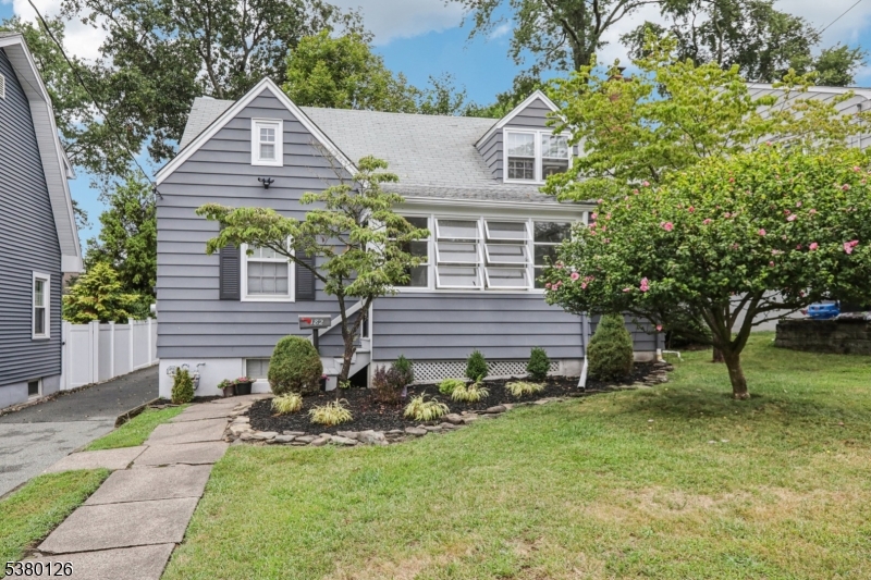182 Woodland Ave