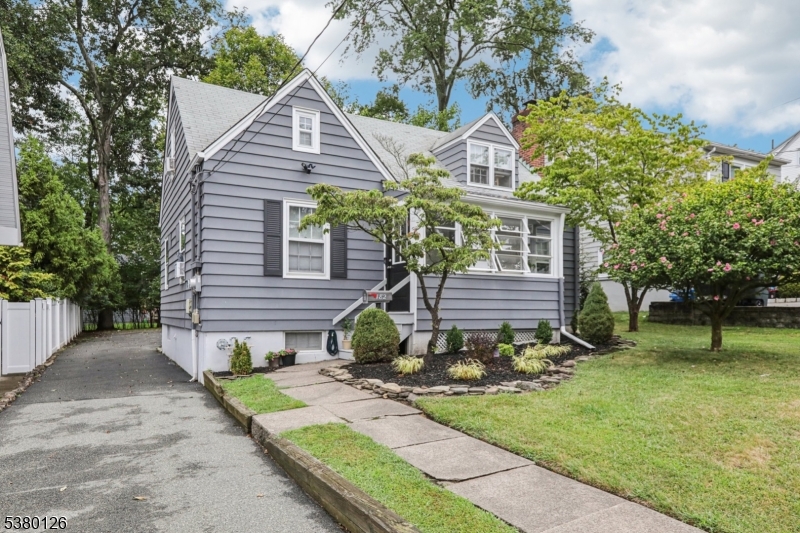 182 Woodland Ave