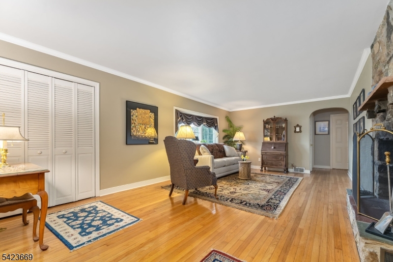 5 Abrams Rd