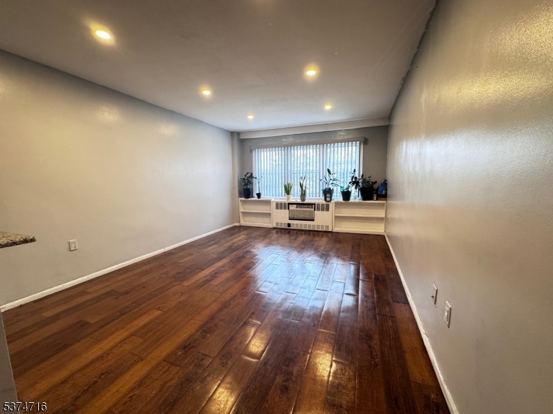 465-73 Valley St 4G
