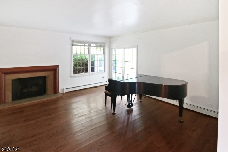 445 Hillside Ave
