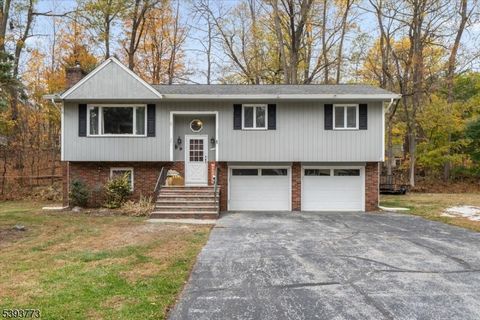 Photo of 9 Basswood Dr, Vernon, NJ 07461 (MLS # 3995578)