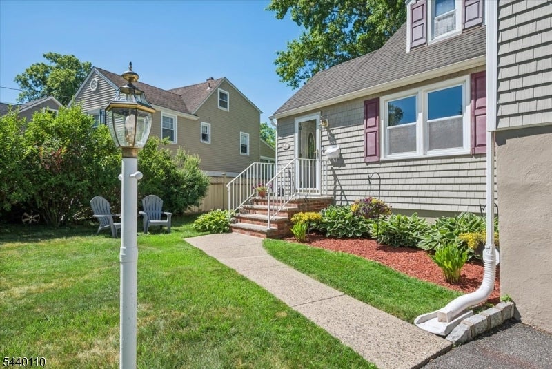 40 Elmwood Rd