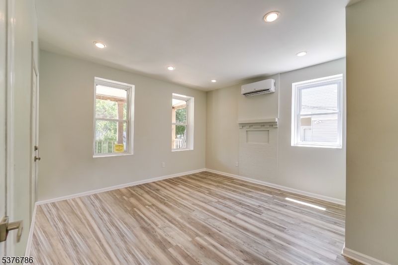 38 Willowdale Ave, Unit 1
