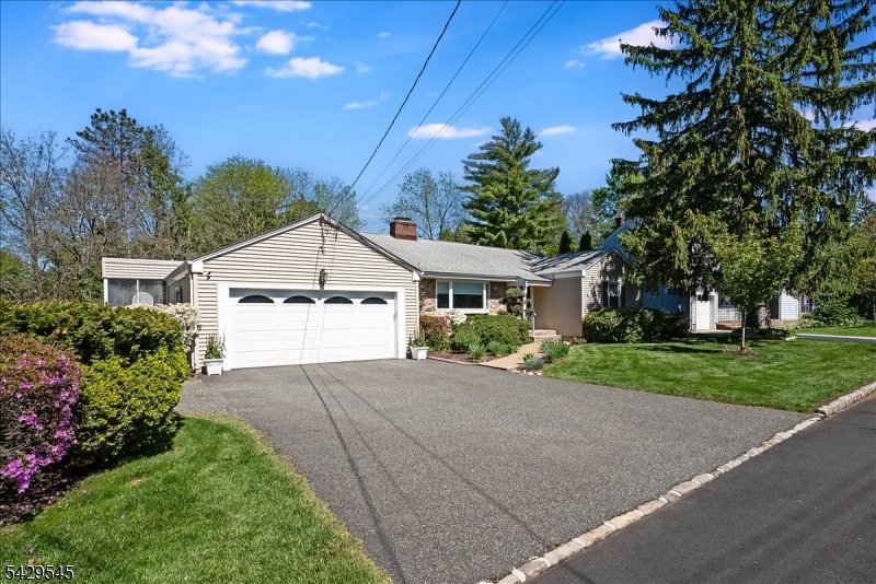16 Brook Dr North