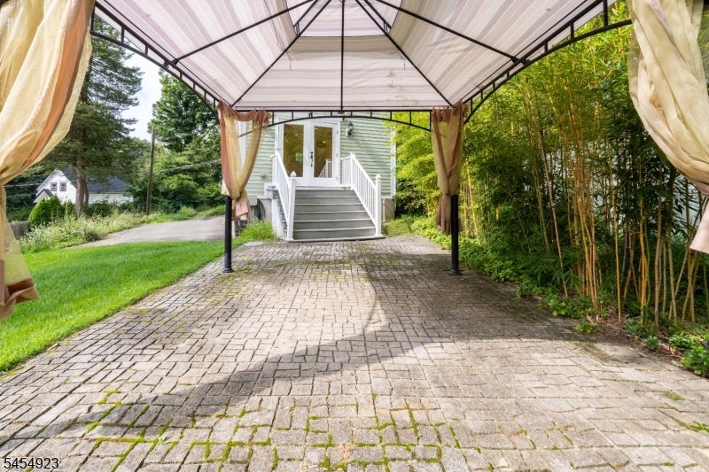 15 Northwestern Way