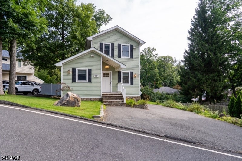 15 Northwestern Way