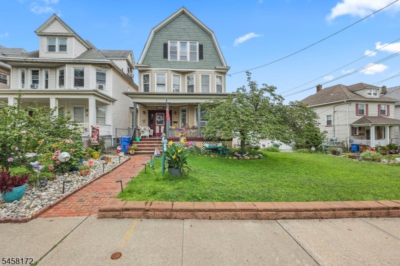 124 Kearny Ave