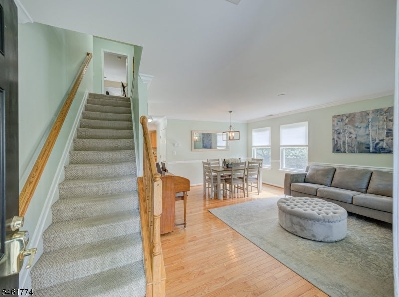 24 Alvin Sloan Ave