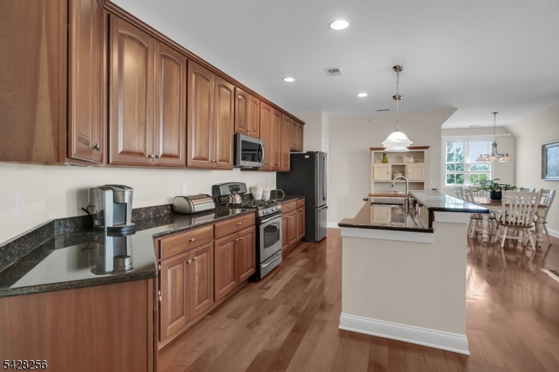 284 Victoria Drive 284