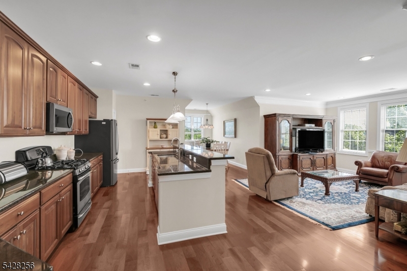 284 Victoria Drive 284