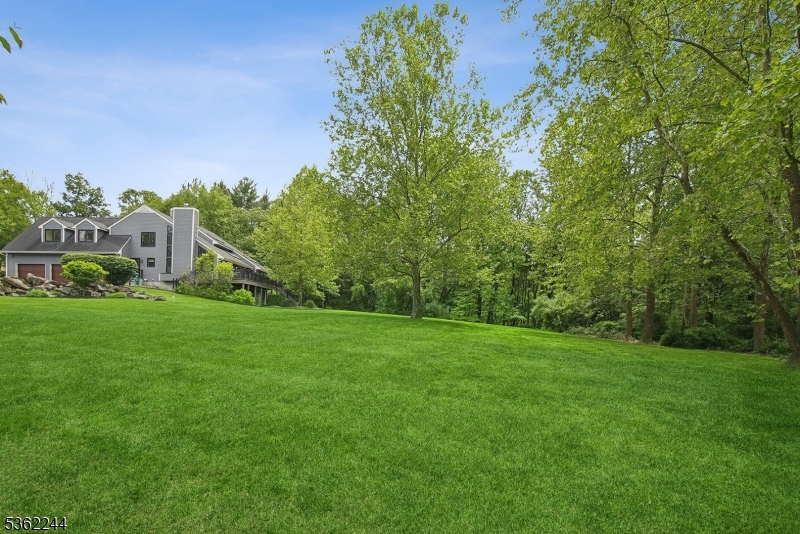 25 Hook Mountain Dr
