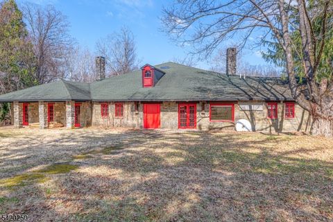 30 Gingerbread Castle Rd Hamburg Boro NJ 07419